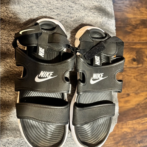 Nike Sandals - Picture 1 of 2